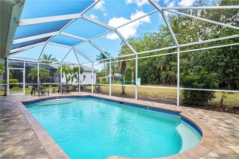 25600 Springtide Ct, Bonita Springs, FL 34135