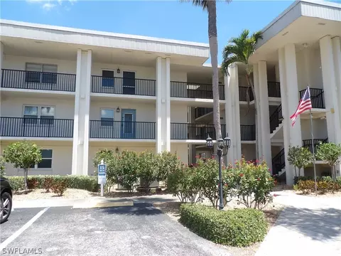 1828 Pine Valley Dr #105, Fort Myers, FL 33907