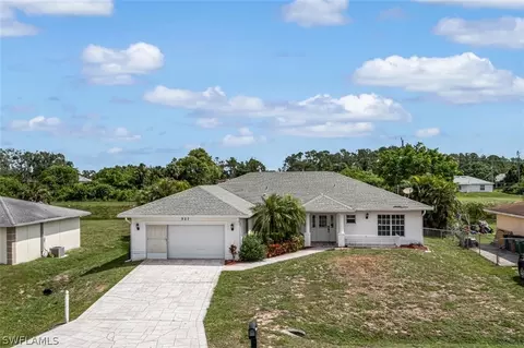527 Jefferson Dr, Lehigh Acres, FL 33936