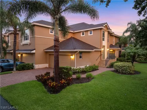 5017 Maxwell Cir #4-202, Naples, FL 34105