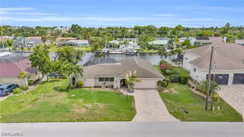 1041 N Waterway Dr, Fort Myers, FL 33919