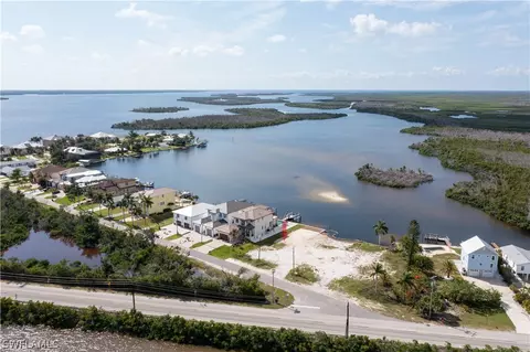 12050 Shoreview Dr, Matlacha, FL 33993