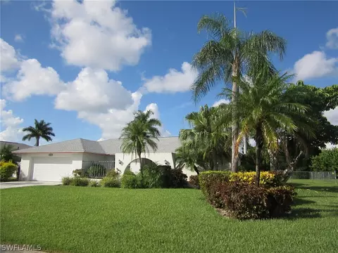 5686 Montilla Dr, Fort Myers, FL 33919