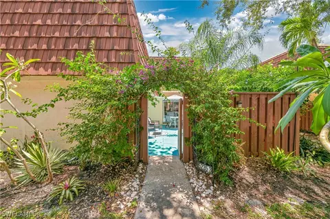 525 Cedarbend Dr #3, Fort Myers, FL 33919