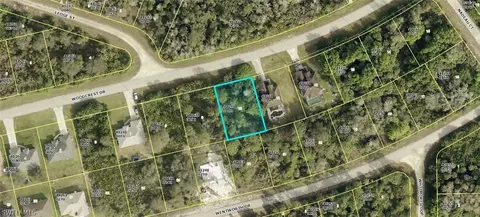 663 Woodcrest Dr, Lehigh Acres, FL 33972