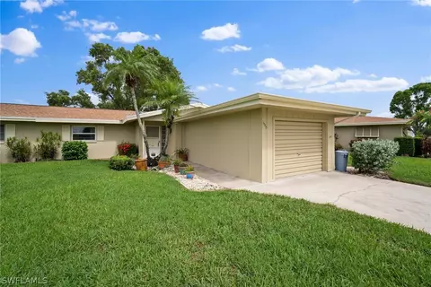 5560 Pendlewood Ln, Fort Myers, FL 33919