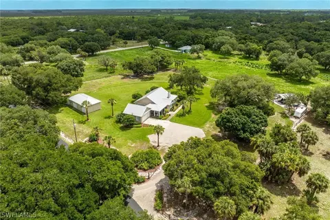 23150 N River Rd, Alva, FL 33920