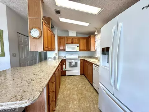 4731 Split Log Ln W, Estero, FL 33928 photo 5