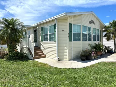 4731 Split Log Ln W, Estero, FL 33928 photo 2