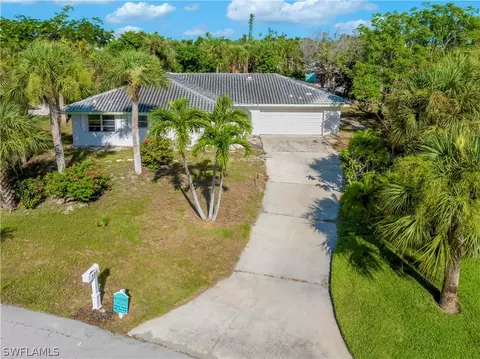 586 Boulder Dr, Sanibel, FL 33957