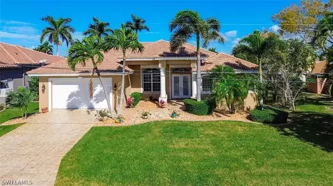 937 Dolphin Dr, Cape Coral, FL 33904