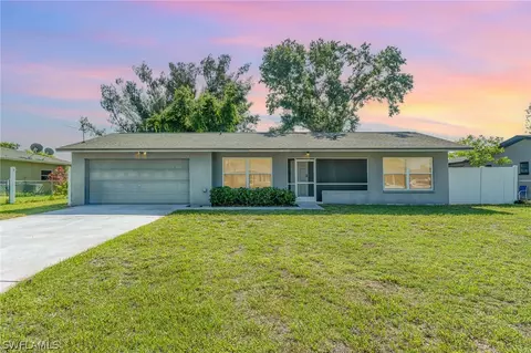 712 NE 17th Pl, Cape Coral, FL 33909