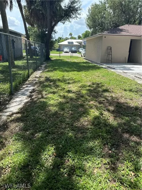 855 Zana Dr, Fort Myers, FL 33905