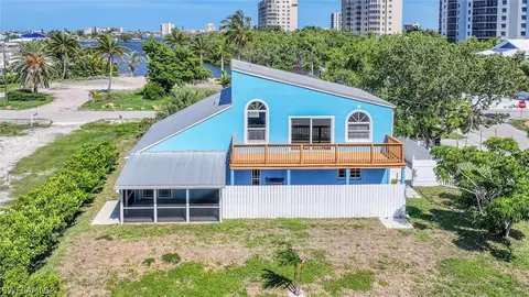210 Estrellita Dr, Fort Myers Beach, FL 33931