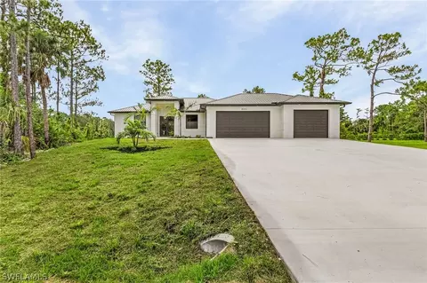 8043 Sandalwood Cir, Labelle, FL 33935