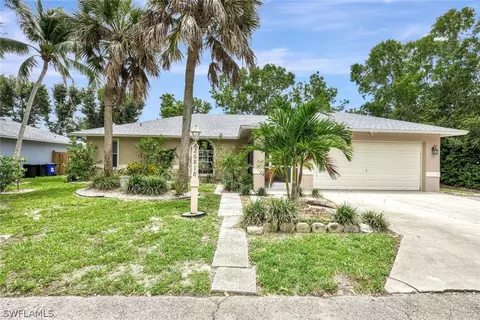 26818 Robinhood Ln, Bonita Springs, FL 34135