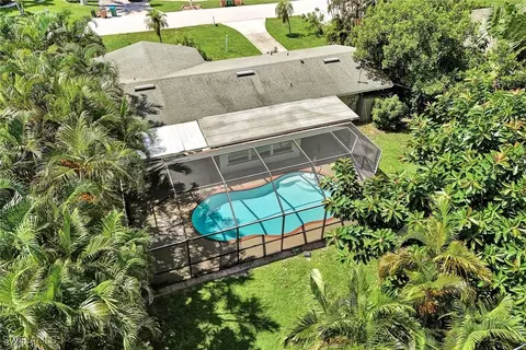 733 Sesame Ct, Cape Coral, FL 33904