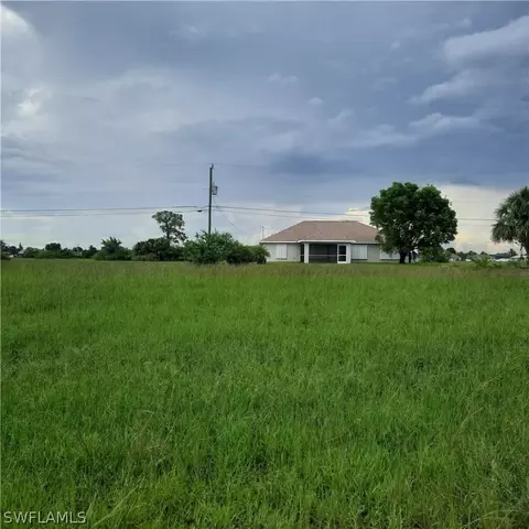 2023 NE 18th St, Cape Coral, FL 33909
