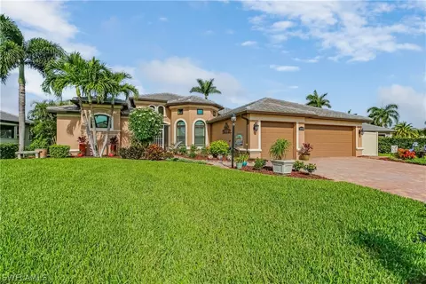 11758 Lady Anne Cir, Cape Coral, FL 33991