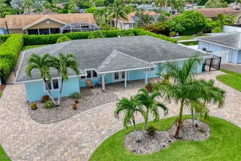 135 Willoughby Dr, Naples, FL 34110