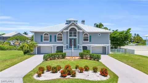 6469 Cocos Dr, Fort Myers, FL 33908