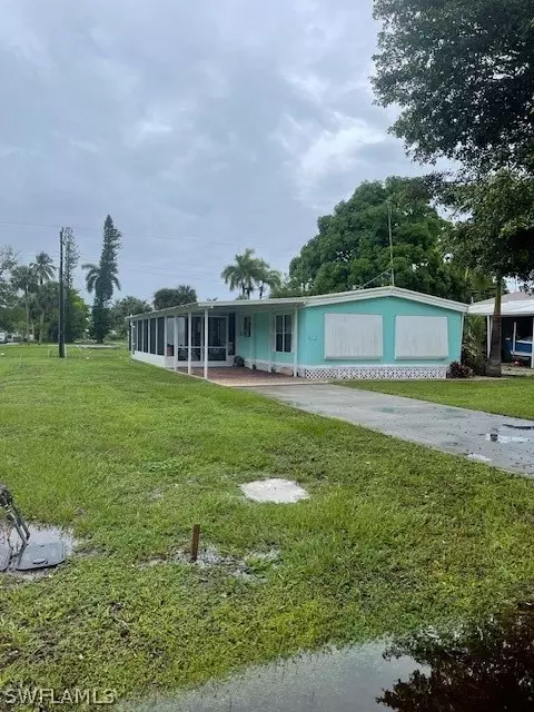 39 Sonderhen Dr, Naples, FL 34114