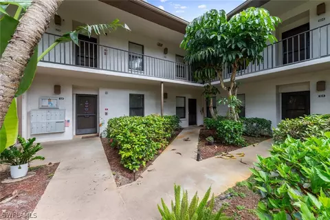 1833 Courtyard Way #E105, Naples, FL 34112