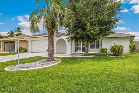 9748 Foxglove Cir, Fort Myers, FL 33919