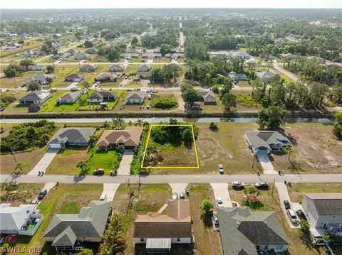908 Alaska Ave, Lehigh Acres, FL 33971