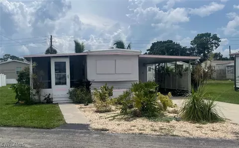 104 Coachlight Ln, North Fort Myers, FL 33917