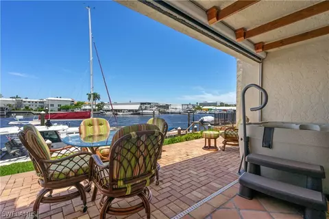 800 River Point Dr #213, Naples, FL 34102