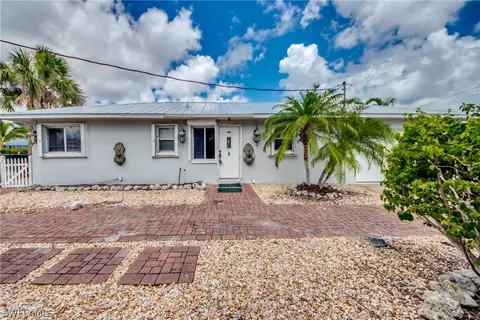 2411 Oleander St, Saint James City, FL 33956