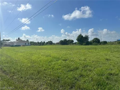 2012 NE 18th St, Cape Coral, FL 33909