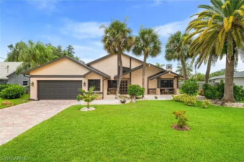 1621 Viscaya Pkwy, Cape Coral, FL 33990
