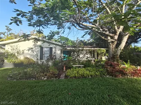2453 N Westwood Dr, North Fort Myers, FL 33917