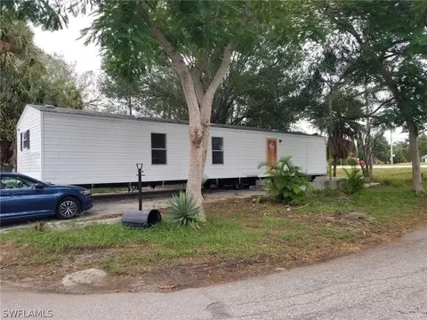258 Lamplighter Ln, North Fort Myers, FL 33917