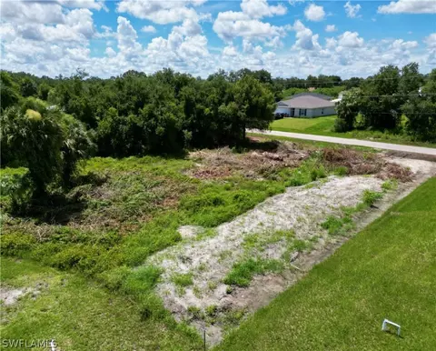 2907 43rd St SW, Lehigh Acres, FL 33976