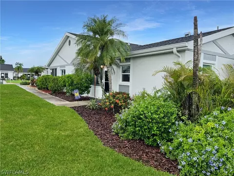 6884 Bogey Dr, Fort Myers, FL 33919