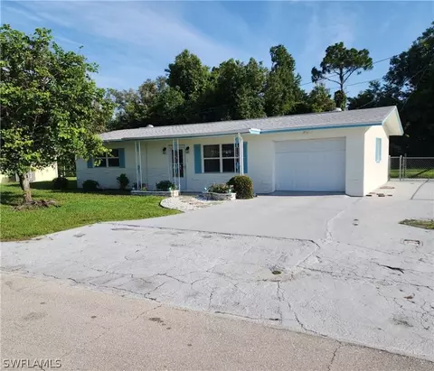 20 Glenmont Dr W, North Fort Myers, FL 33917