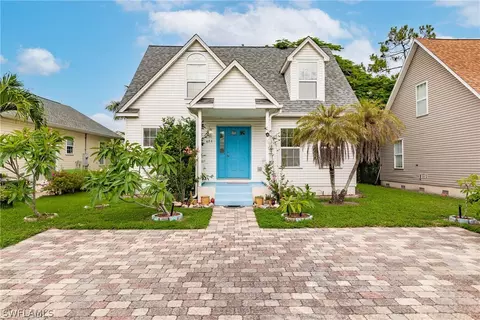 426 Leawood Cir, Naples, FL 34104