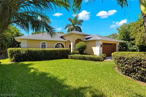 8124 Sandpiper Rd, Fort Myers, FL 33967