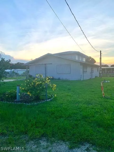 1083 Echo Ave, Moore Haven, FL 33471 photo 4