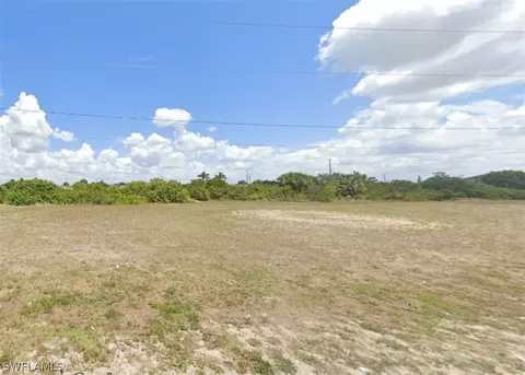 2747 NE 5th Pl, Cape Coral, FL 33909