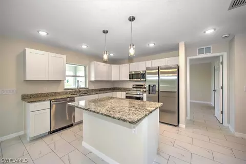 8032 Grove Ct, Labelle, FL 33935 photo 4