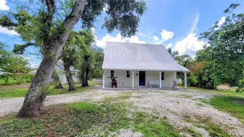 251 S Hall St, Labelle, FL 33935