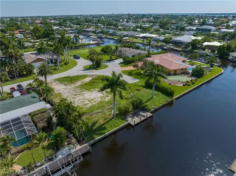 846 Montclaire Ct, Cape Coral, FL 33904