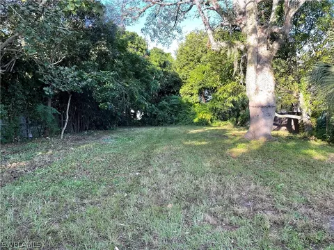 2928 Meadow Ave, Fort Myers, FL 33901