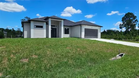 912 Calvin Ave, Lehigh Acres, FL 33972