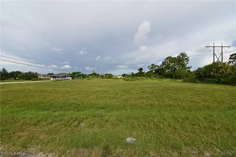 2031 NE 28th St, Cape Coral, FL 33909