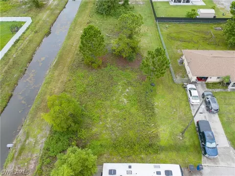 2718 45th St SW, Lehigh Acres, FL 33976